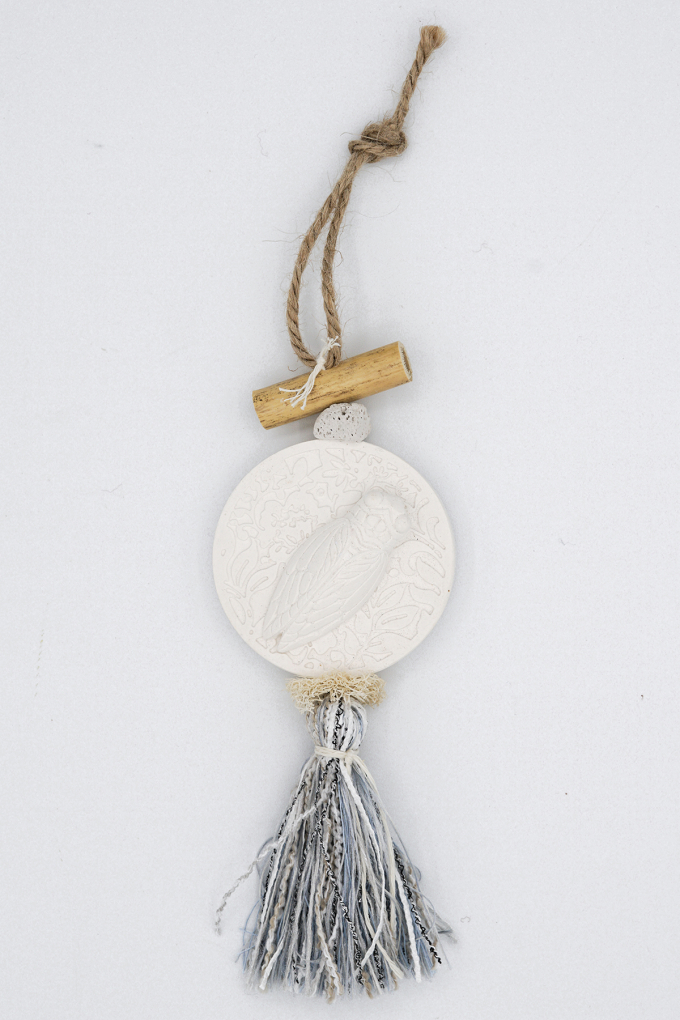 copy of TRESSE COEUR BLANC FLEUR DE COTON BOULE LAVANDE-MEDAILLON CIGALE PLATRE