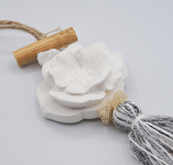 copy of TRESSE COEUR BLANC FLEUR DE COTON BOULE LAVANDE-MEDAILLON CIGALE PLATRE