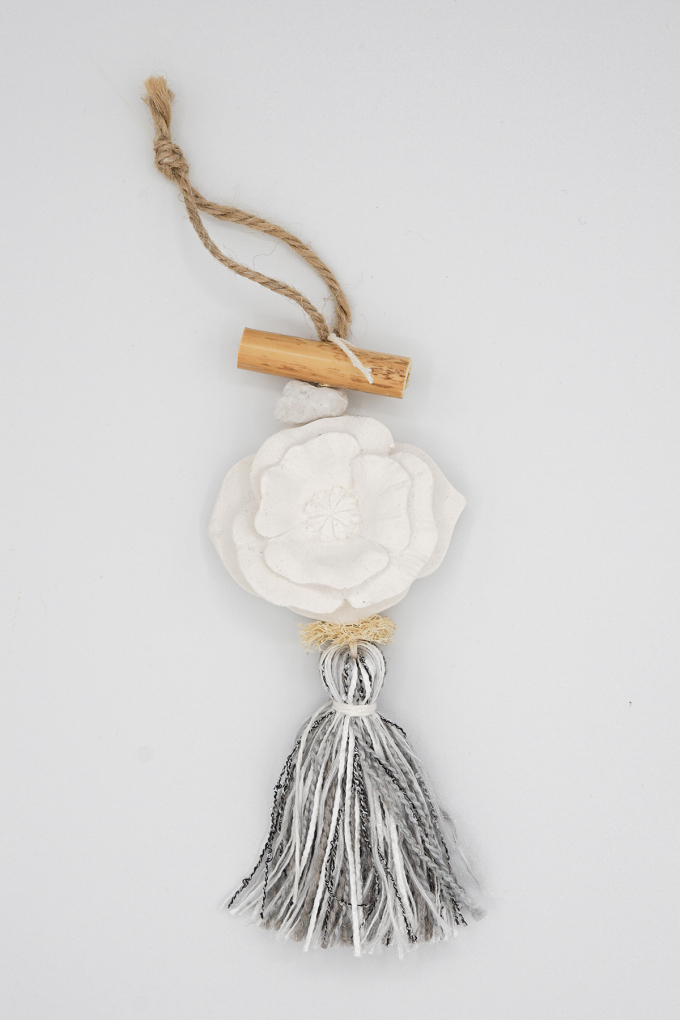 copy of TRESSE COEUR BLANC FLEUR DE COTON BOULE LAVANDE-MEDAILLON CIGALE PLATRE